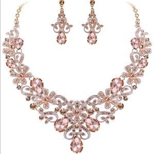 Statement necklace rose gold